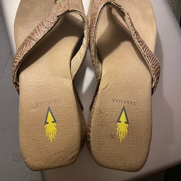 Volatile snakeskin high end thong wedges comfortable size 10 women’s - Picture 3 of 11